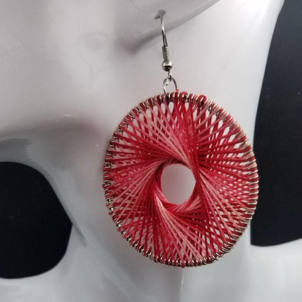 Weaved crochet spiderweb hoop red earrings E278